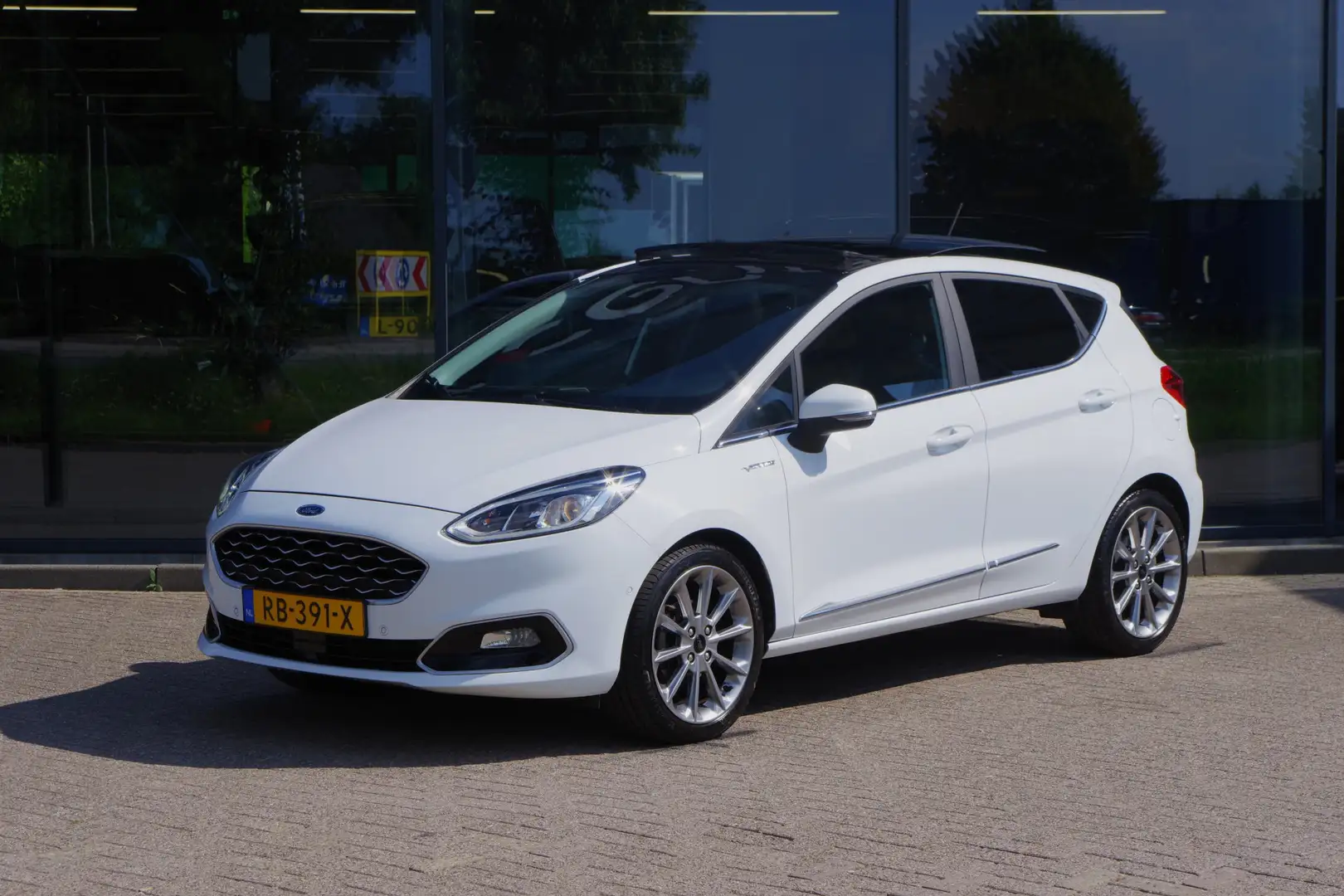 Ford Fiesta 1.0 EcoBoost 125 PK Vignale, Panoramadak, Keyless, Blanc - 1