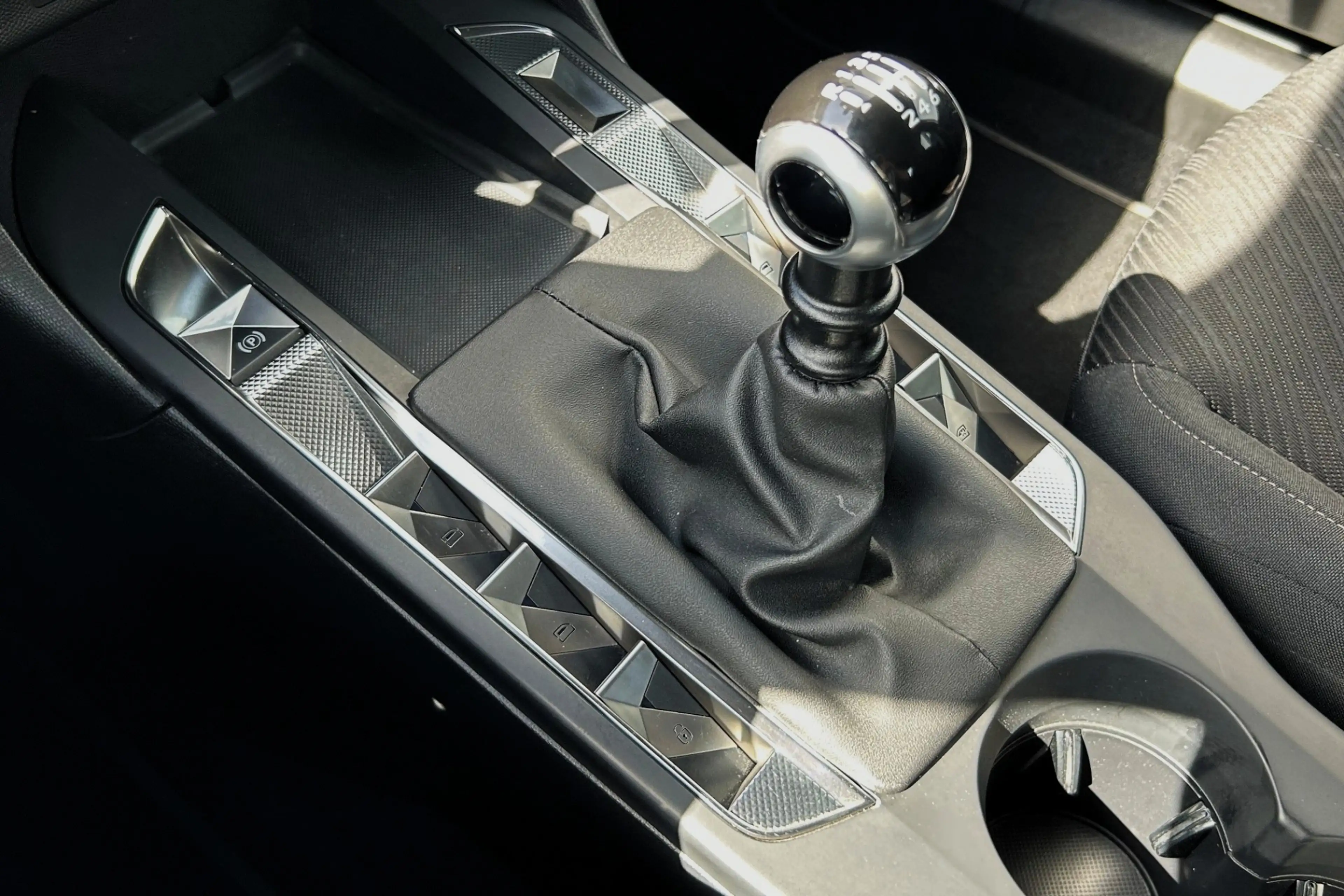 DS Automobiles DS 3 Crossback 1.2 PureTech Chic NAVI CLIMA CRUISE PDC — photo 13