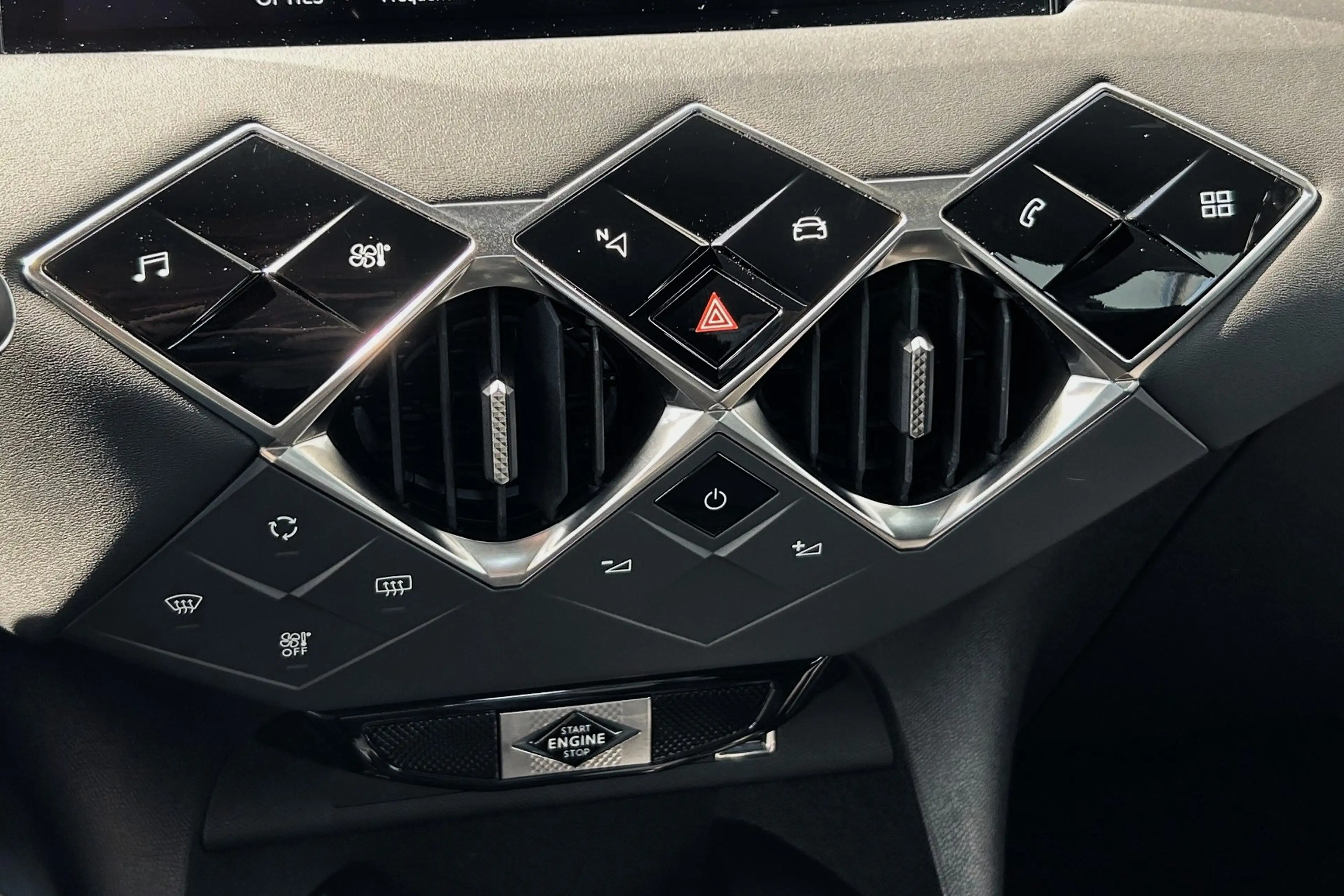 DS Automobiles DS 3 Crossback 1.2 PureTech Chic NAVI CLIMA CRUISE PDC — photo 12