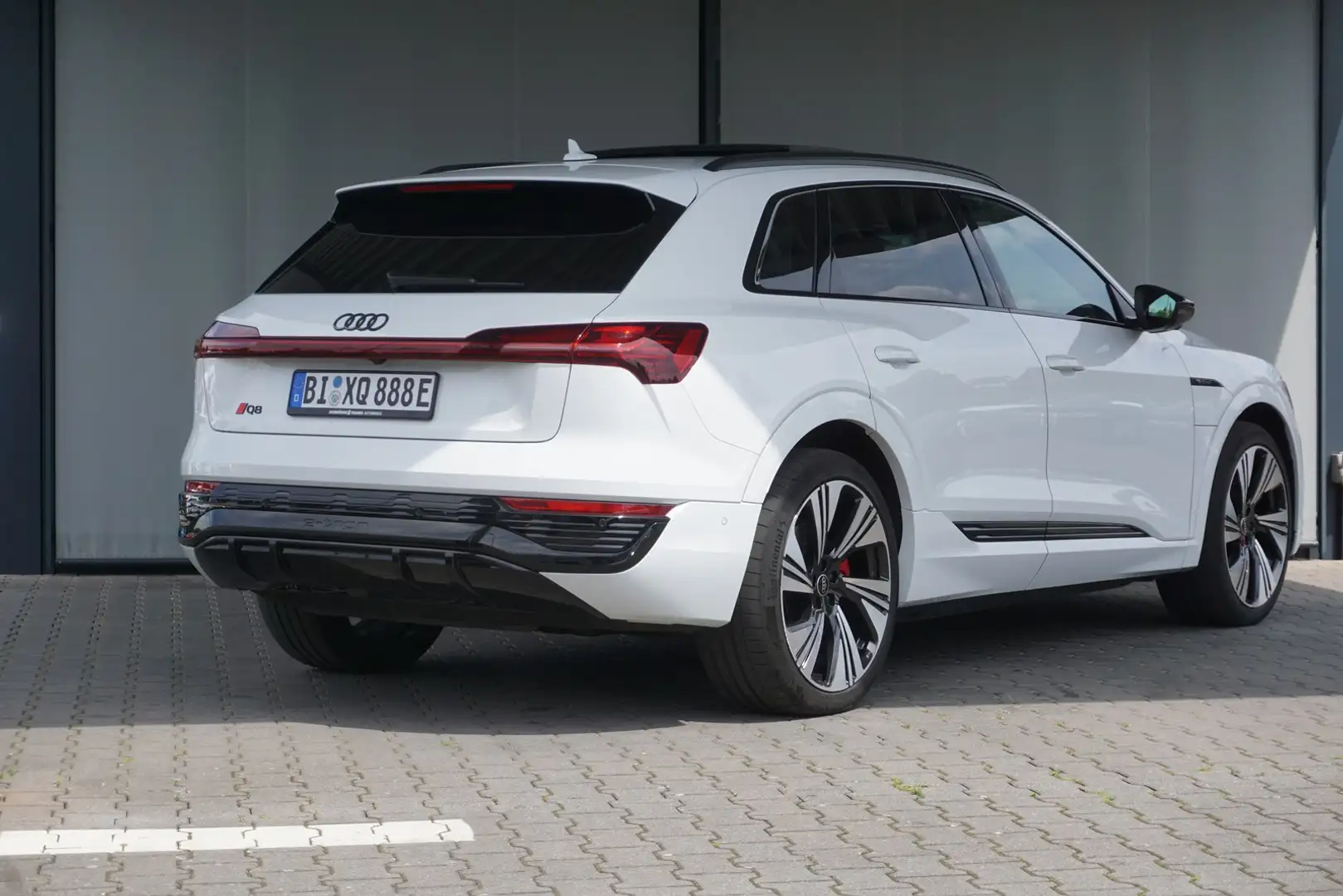 Audi Q8 e-tron 55 quattro edition S line Matrix Pano AC Alb - 2
