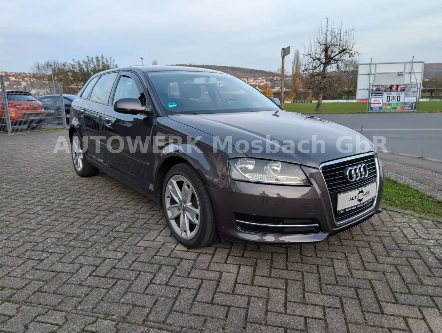 Audi A3 Sportback 2.0 TDI Attraction/Tempomat/Pdc/Shz Grau - 2