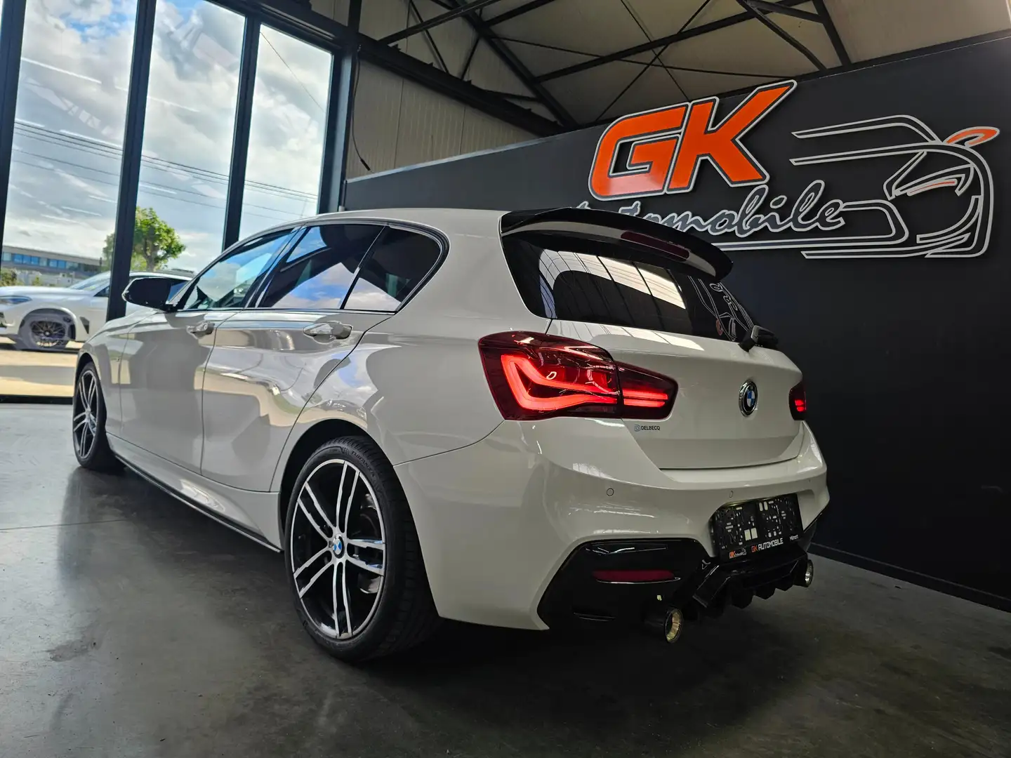 BMW 118 i // PACK PERFORMANCE LOOK M140i // CUIR Blanc - 2