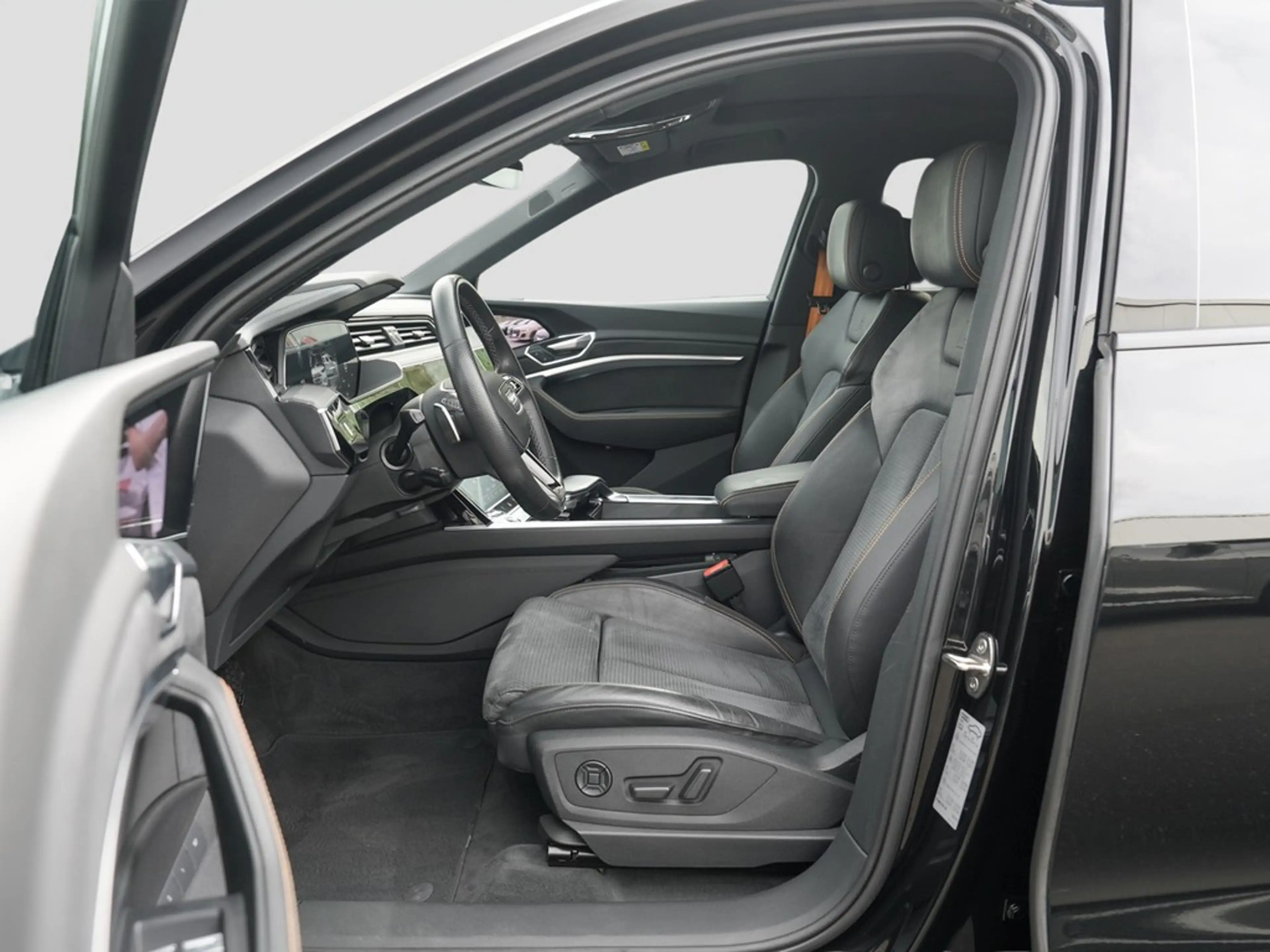 Audi e-tron 55 Sportback S line black edition Panorama — photo 18