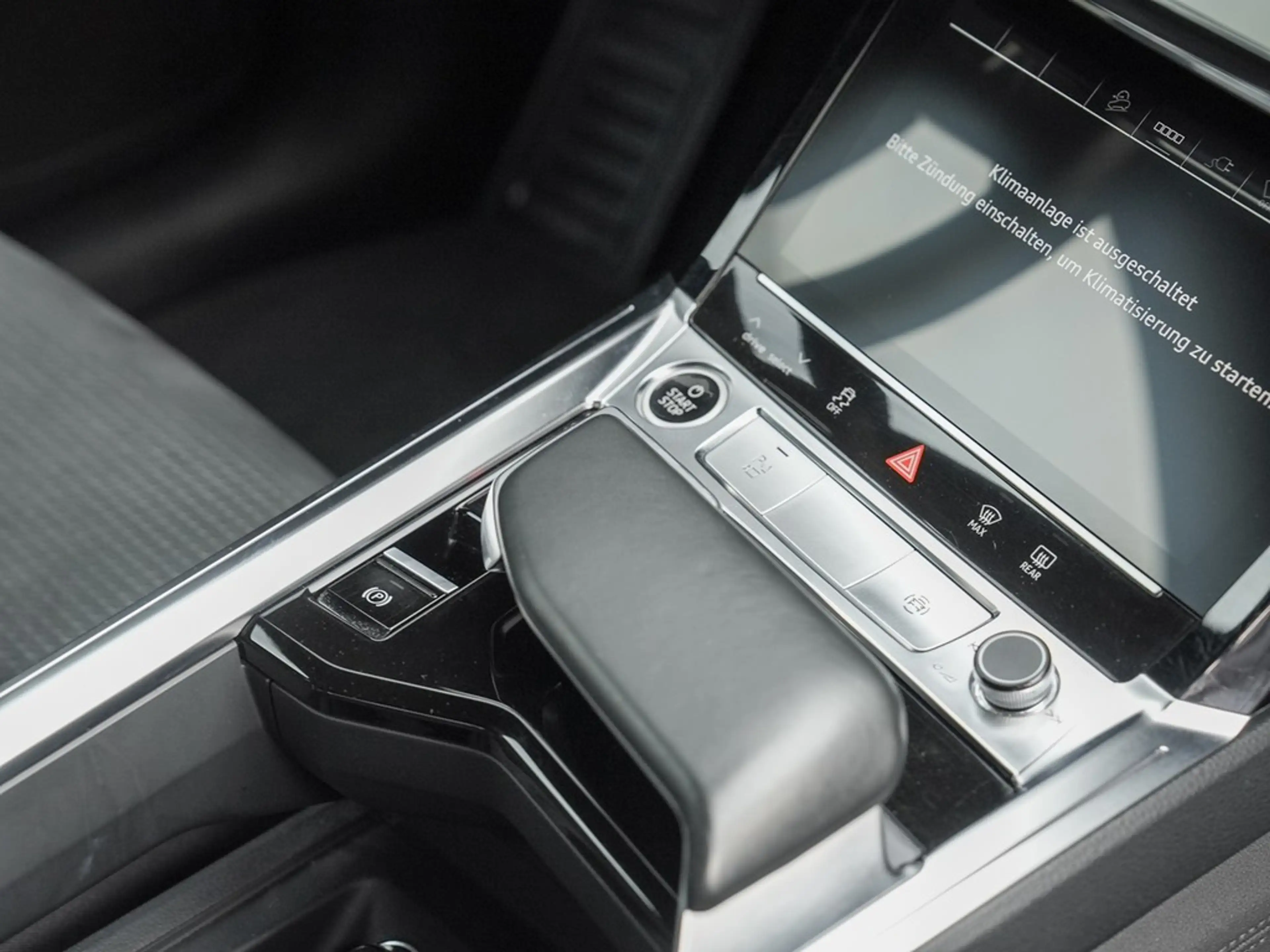 Audi e-tron 55 Sportback S line black edition Panorama — photo 13