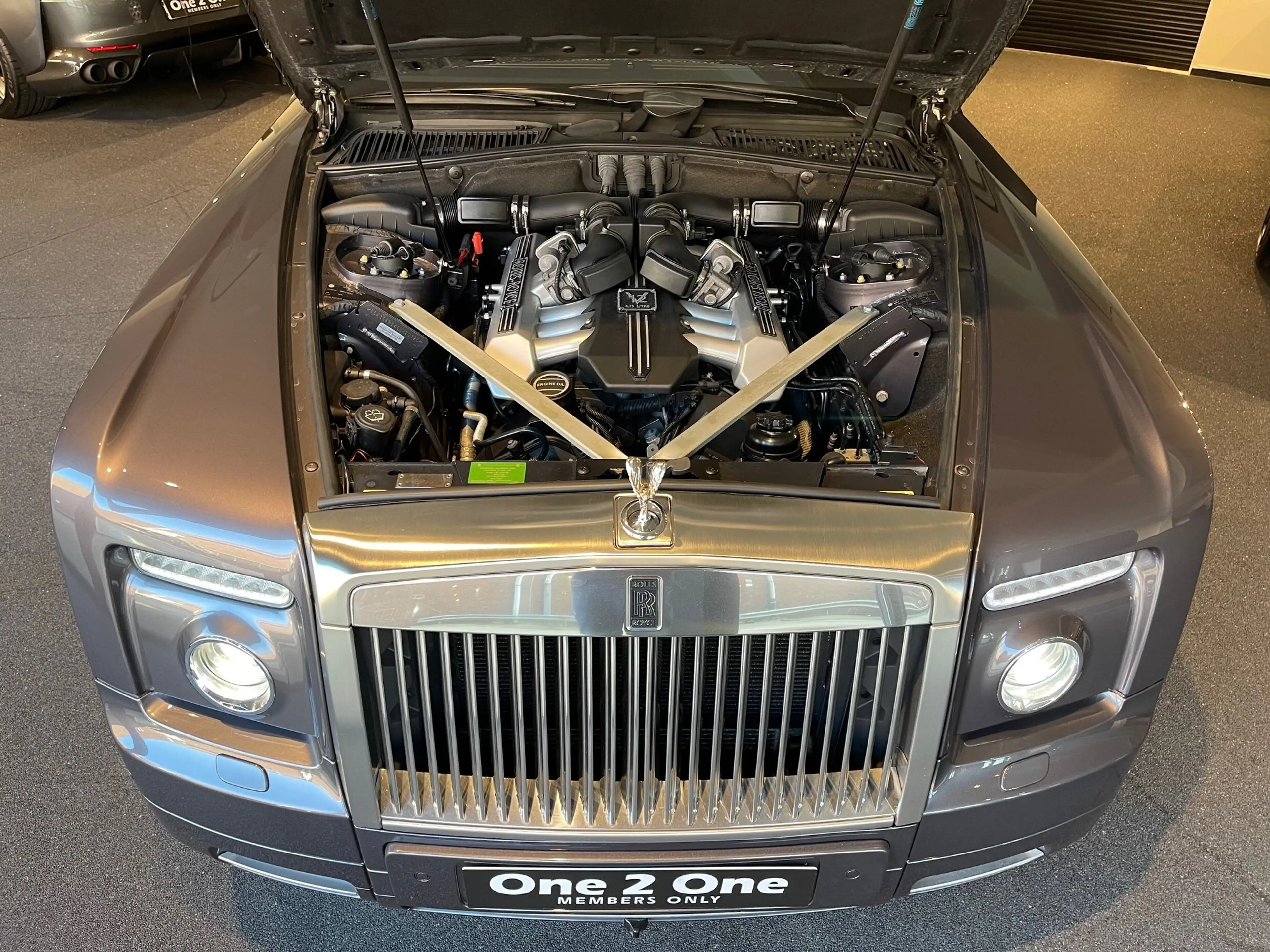 Rolls-Royce Phantom Drophead Coupé — photo 15