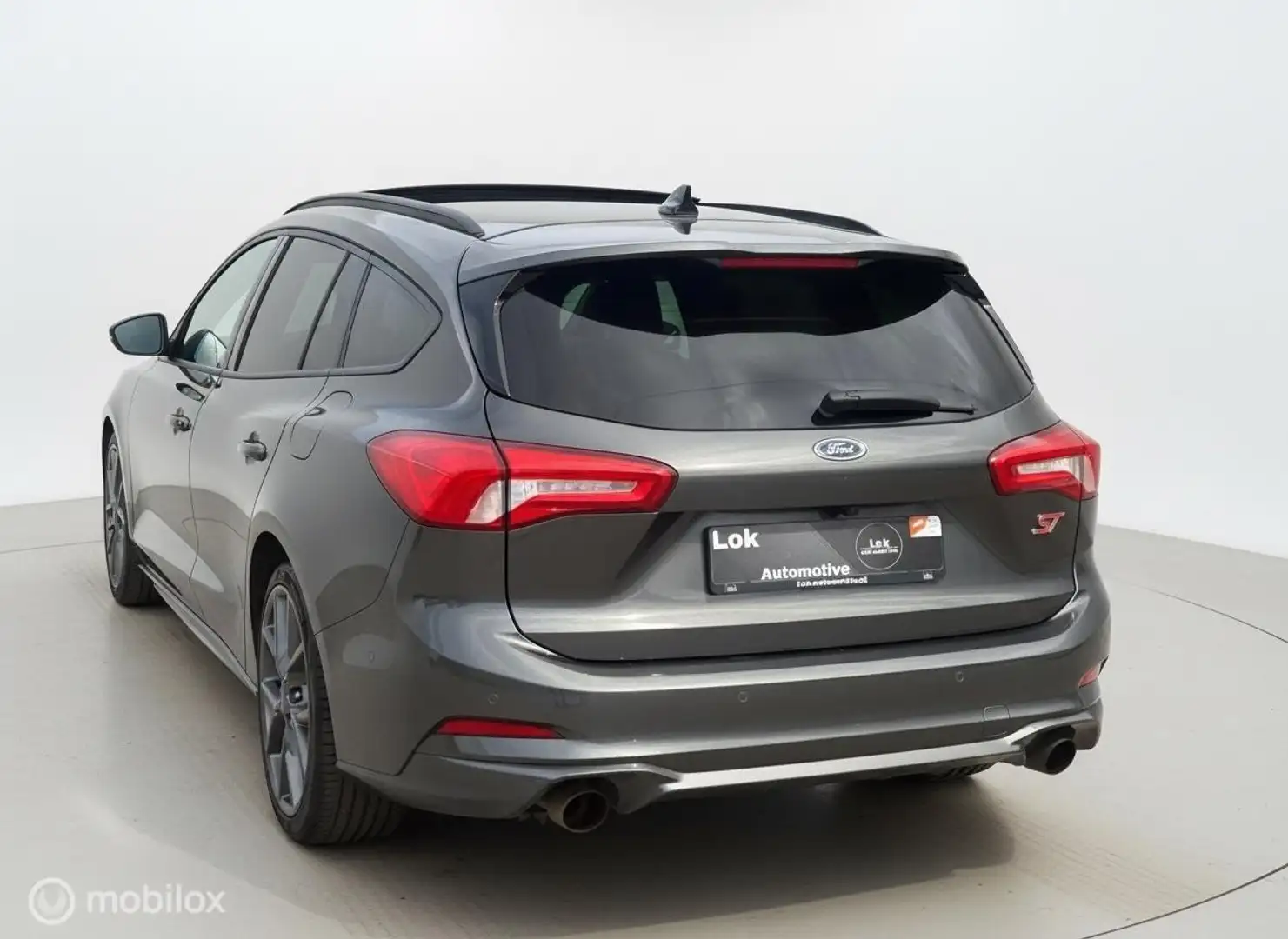 Ford Focus 2.3 EcoBoost ST-3 PANO|B&O|KEYLESS|CAMERA|280PK| Grijs - 2