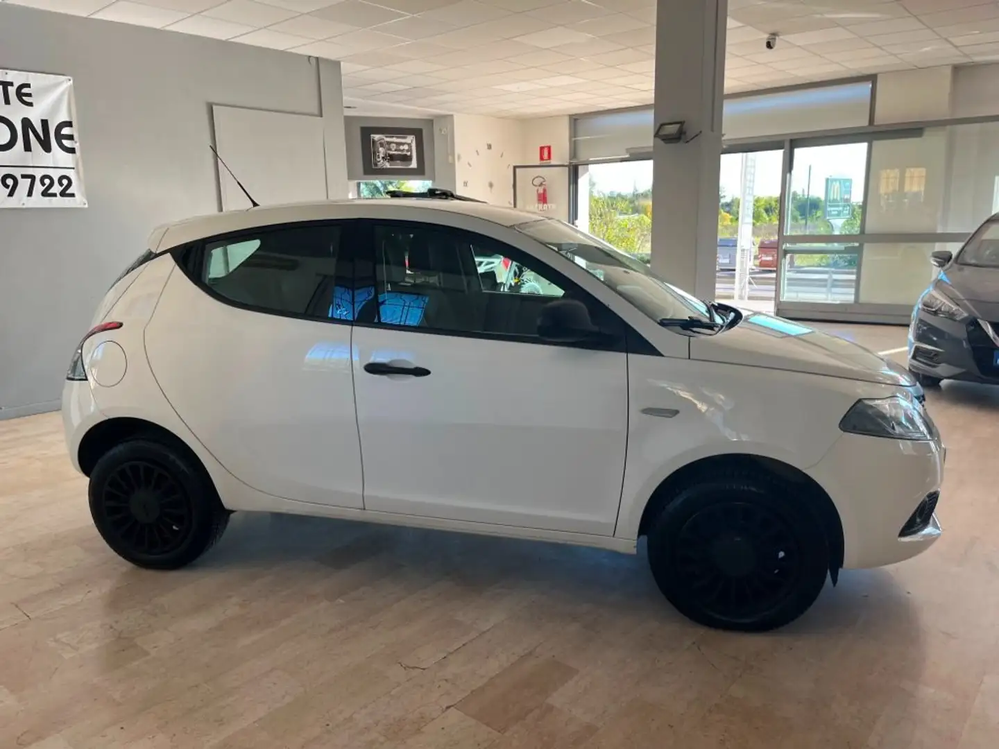 Lancia Ypsilon Ypsilon 0.9 t.air  ecochic metano Blanc - 2