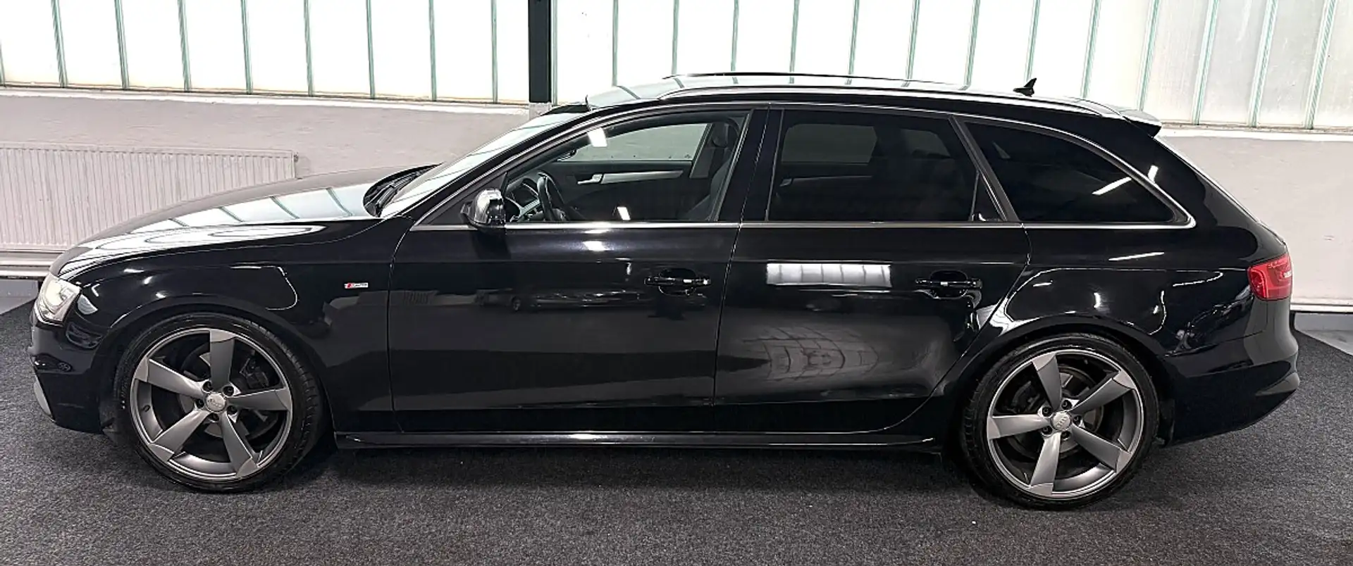 Audi A4 Avant 2,0 TDI DPF Aut. S-LINE Schwarz - 2
