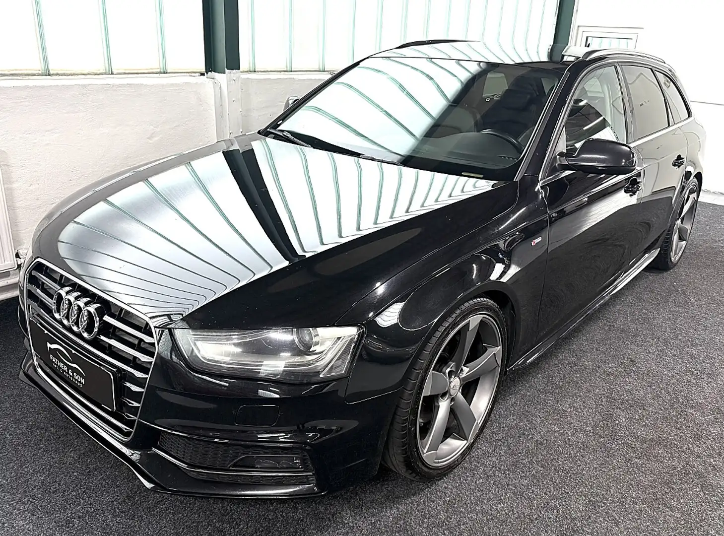 Audi A4 Avant 2,0 TDI DPF Aut. S-LINE Schwarz - 1