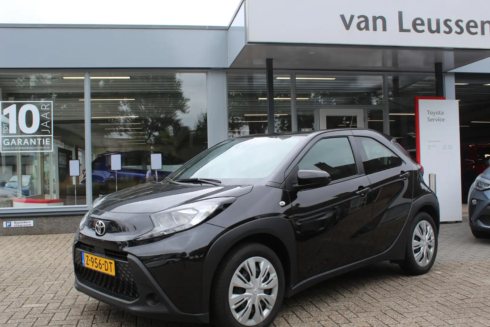 Toyota Aygo X PLAY AIRCO PARKEERCAMERA AD-CRUISE APPLE/ANDROID E Zwart - 1