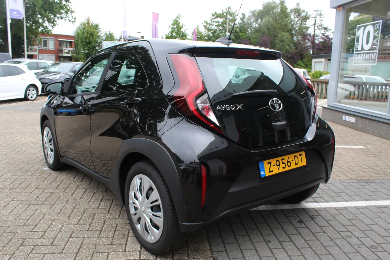 Toyota Aygo X PLAY AIRCO PARKEERCAMERA AD-CRUISE APPLE/ANDROID E Zwart - 2