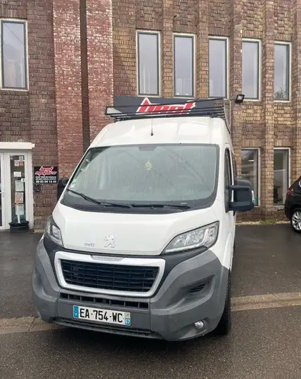 Peugeot Boxer 2.0 HDi 130 ch – 9 places Double porte latérale Entretien garantie 1 an