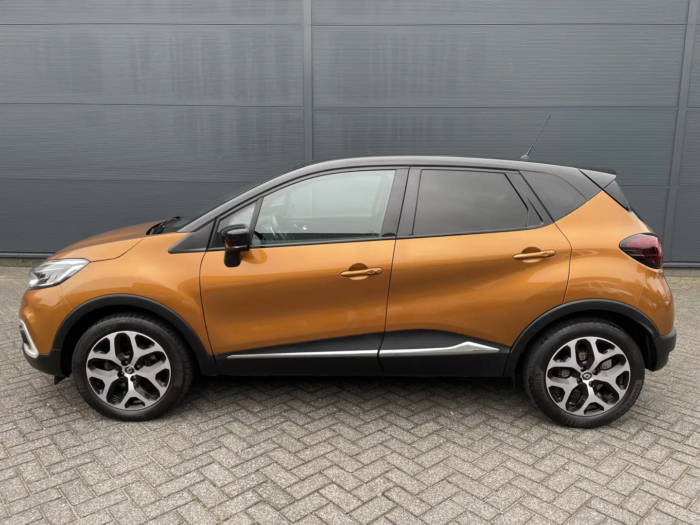 Renault Captur 130pk Intens (Trekhaak - Camera - Parkeersensoren Oranje - 2
