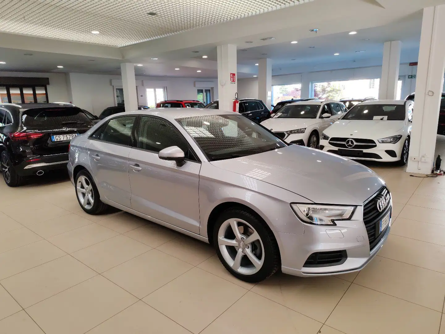 Audi A3 Sedan 1.0 TFSI Navi Cruise Fari Xeno Cerchi 17” Gümüş rengi - 2