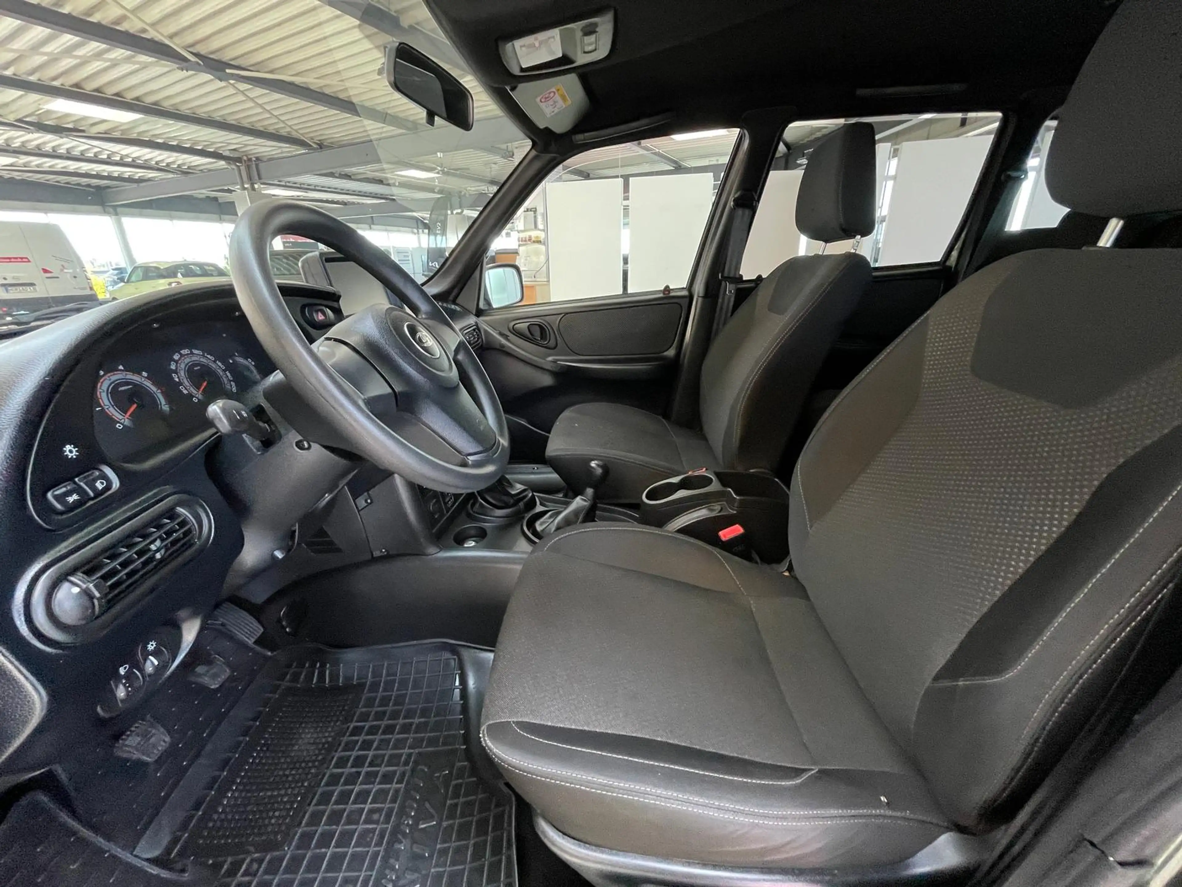Lada Niva Travel+Allrad+Klima+Touch+Sizuheizung+AHK++ — photo 7