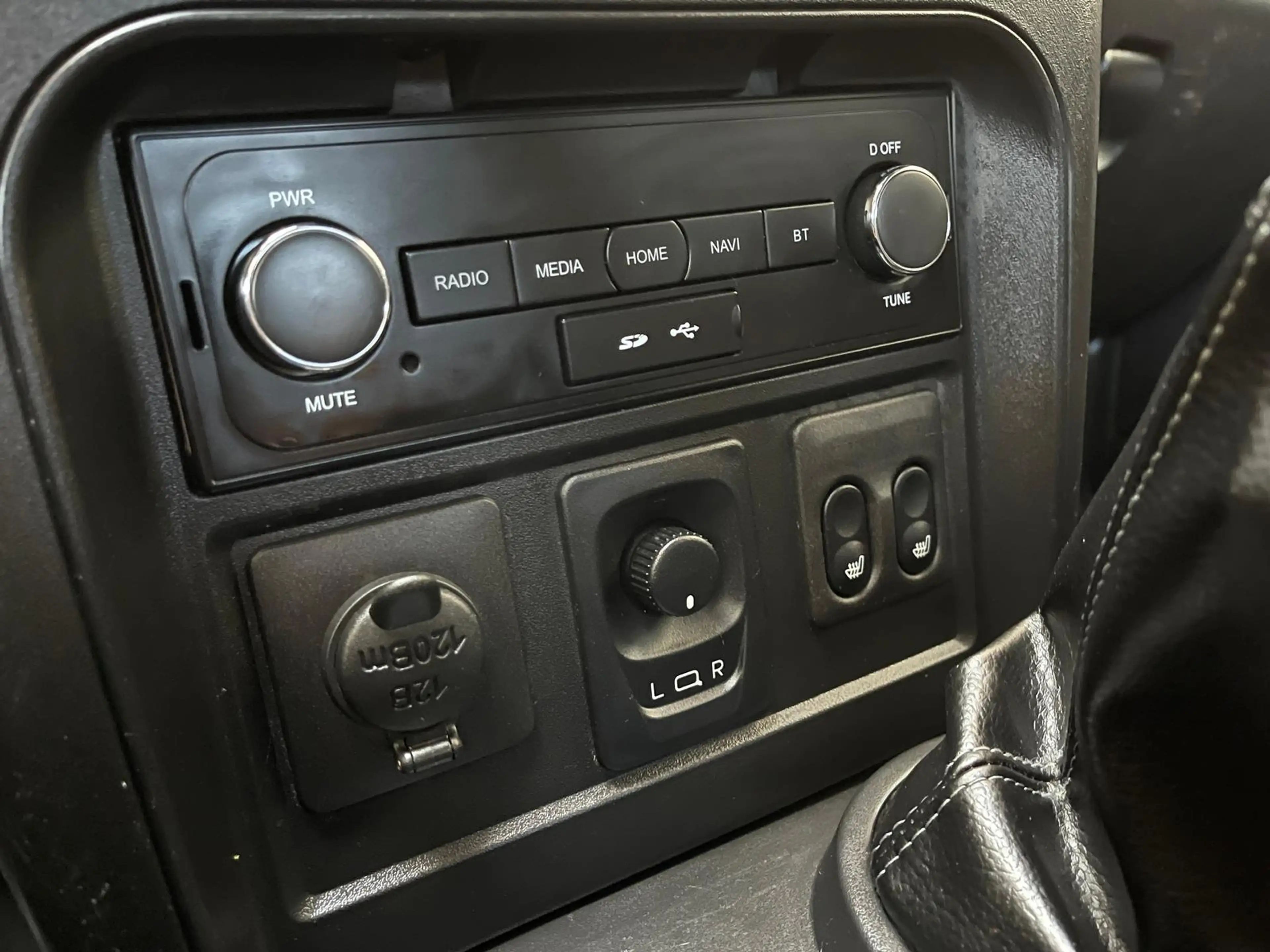 Lada Niva Travel+Allrad+Klima+Touch+Sizuheizung+AHK++ — photo 13