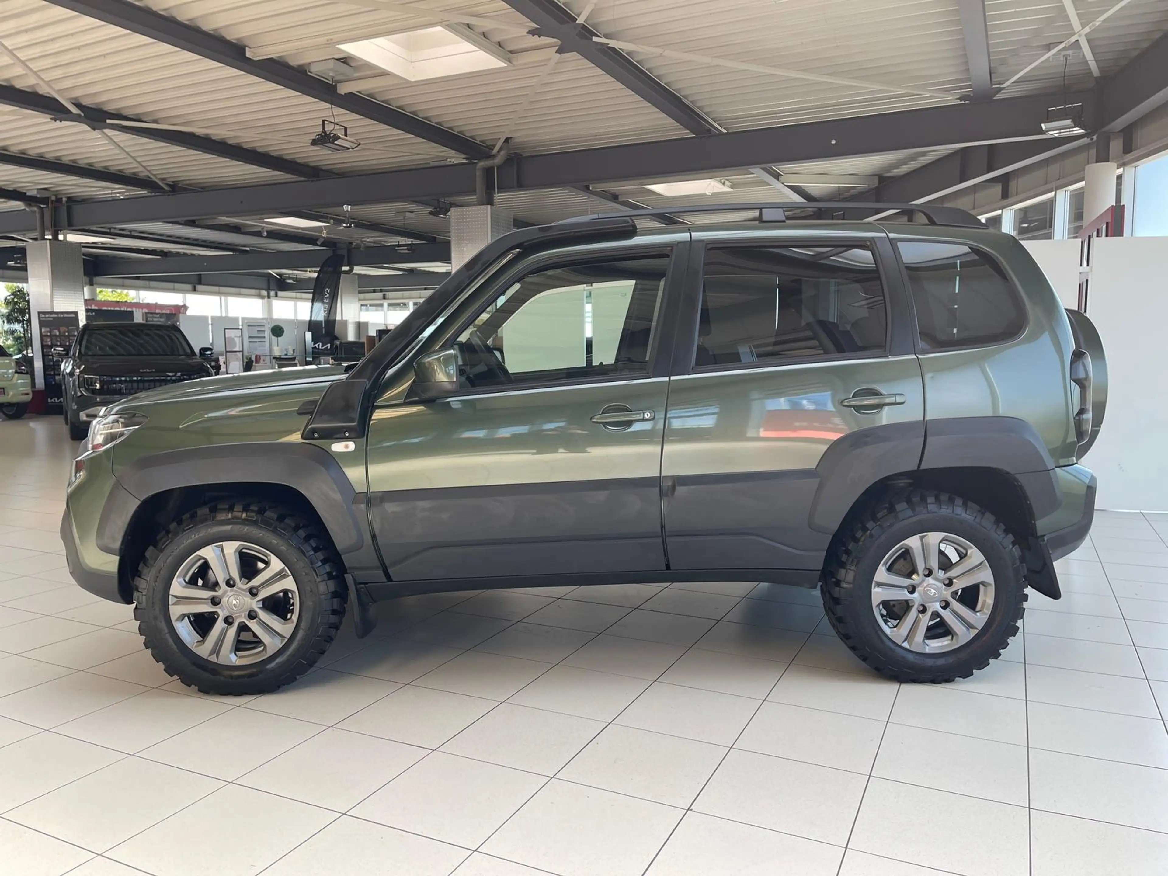 Lada Niva Travel+Allrad+Klima+Touch+Sizuheizung+AHK++ — photo 3