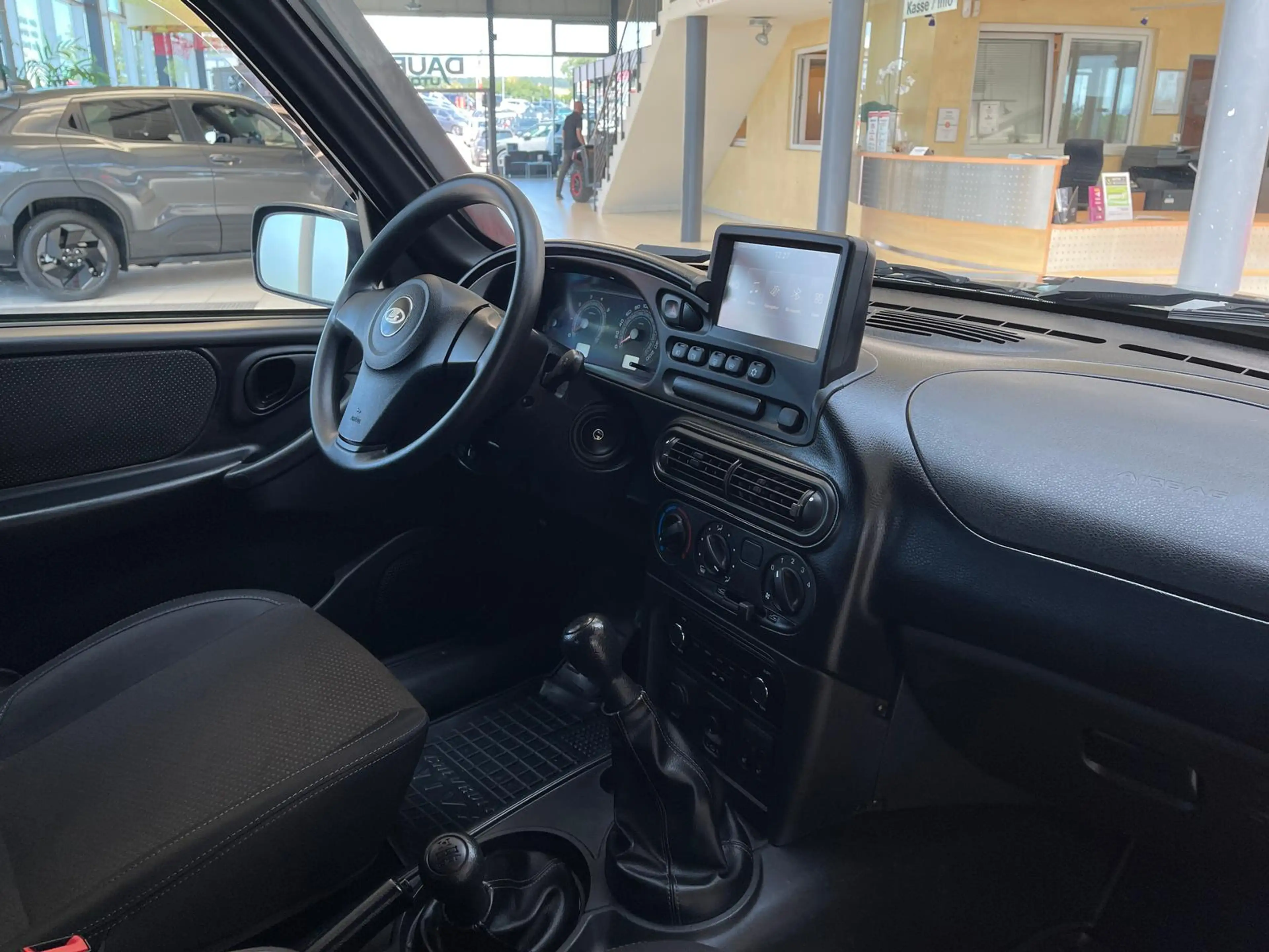 Lada Niva Travel+Allrad+Klima+Touch+Sizuheizung+AHK++ — photo 15