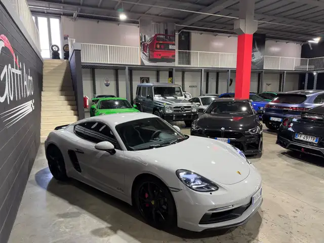 Porsche Cayman view 3