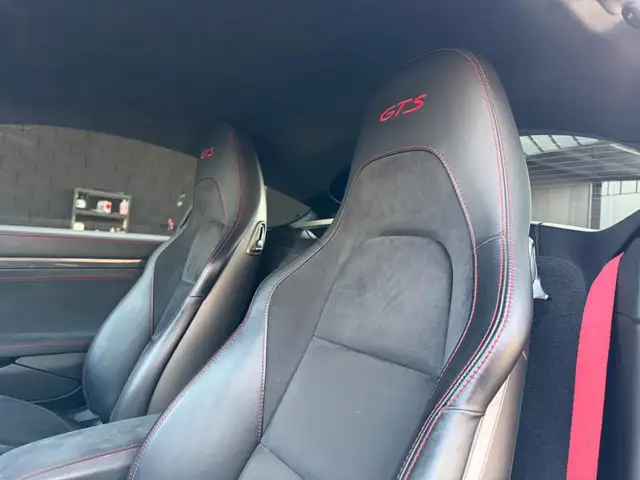 Porsche Cayman view 12