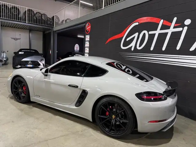 Porsche Cayman view 4