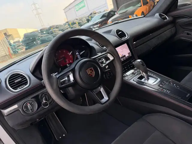 Porsche Cayman view 11