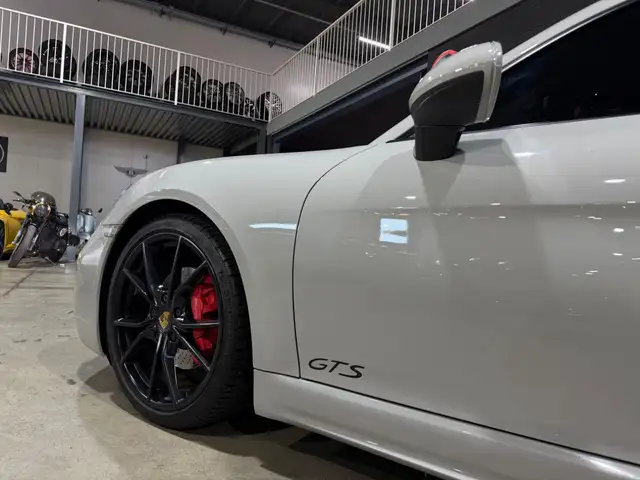 Porsche Cayman view 7