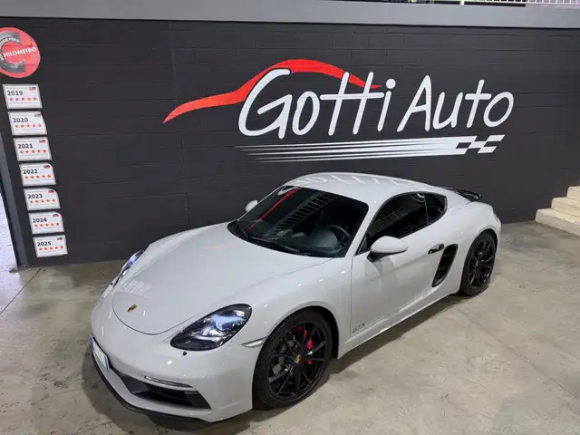 Porsche Cayman view 9