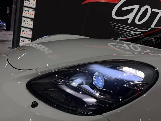Porsche Cayman view 8