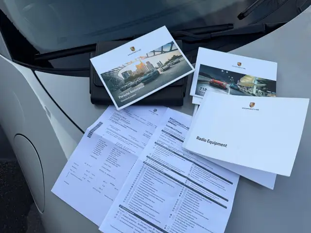 Porsche Cayman view 15