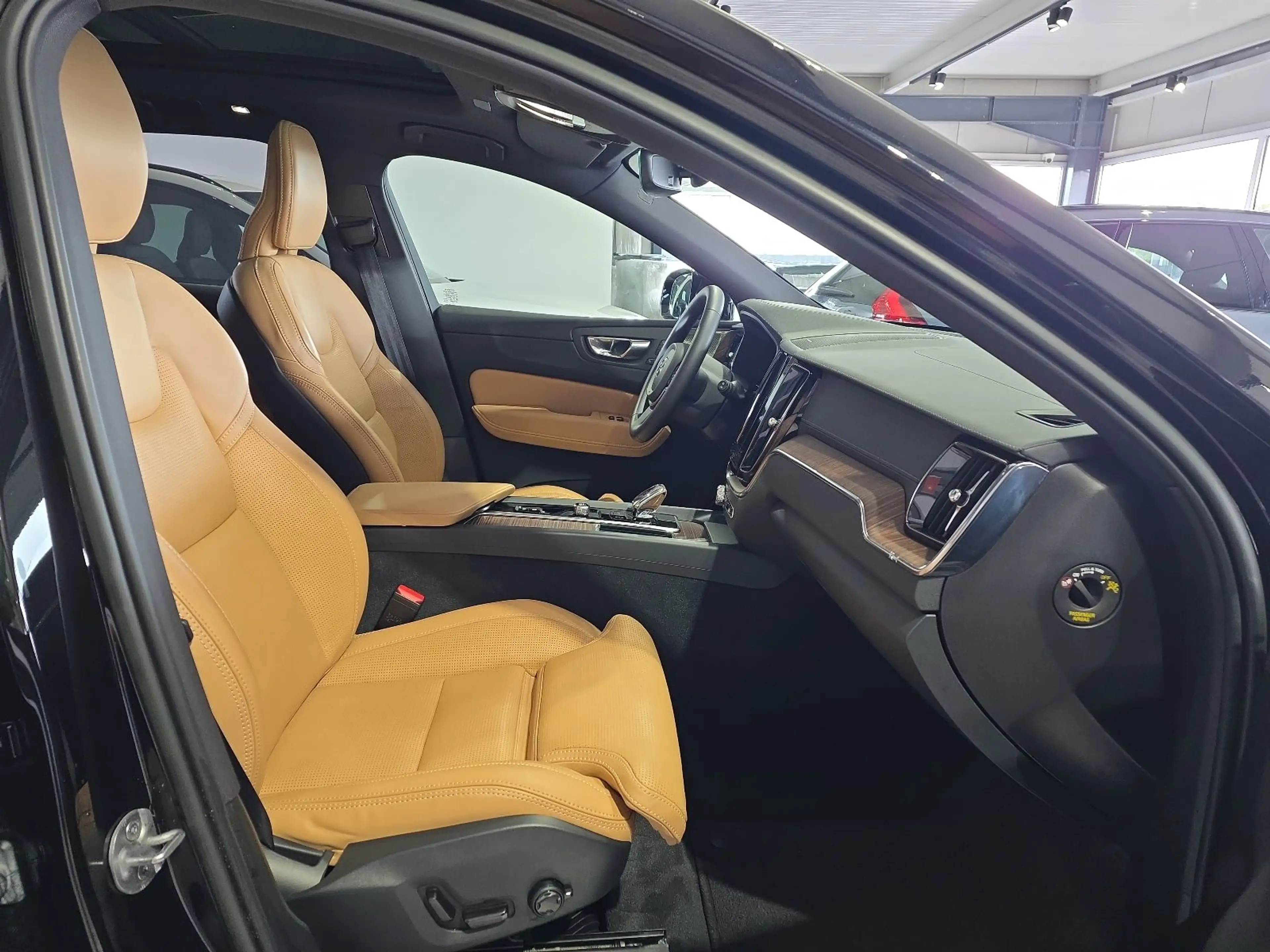 Volvo XC60 B5 (D) Ultimate Dark AWD Massage 360° Pano — photo 11