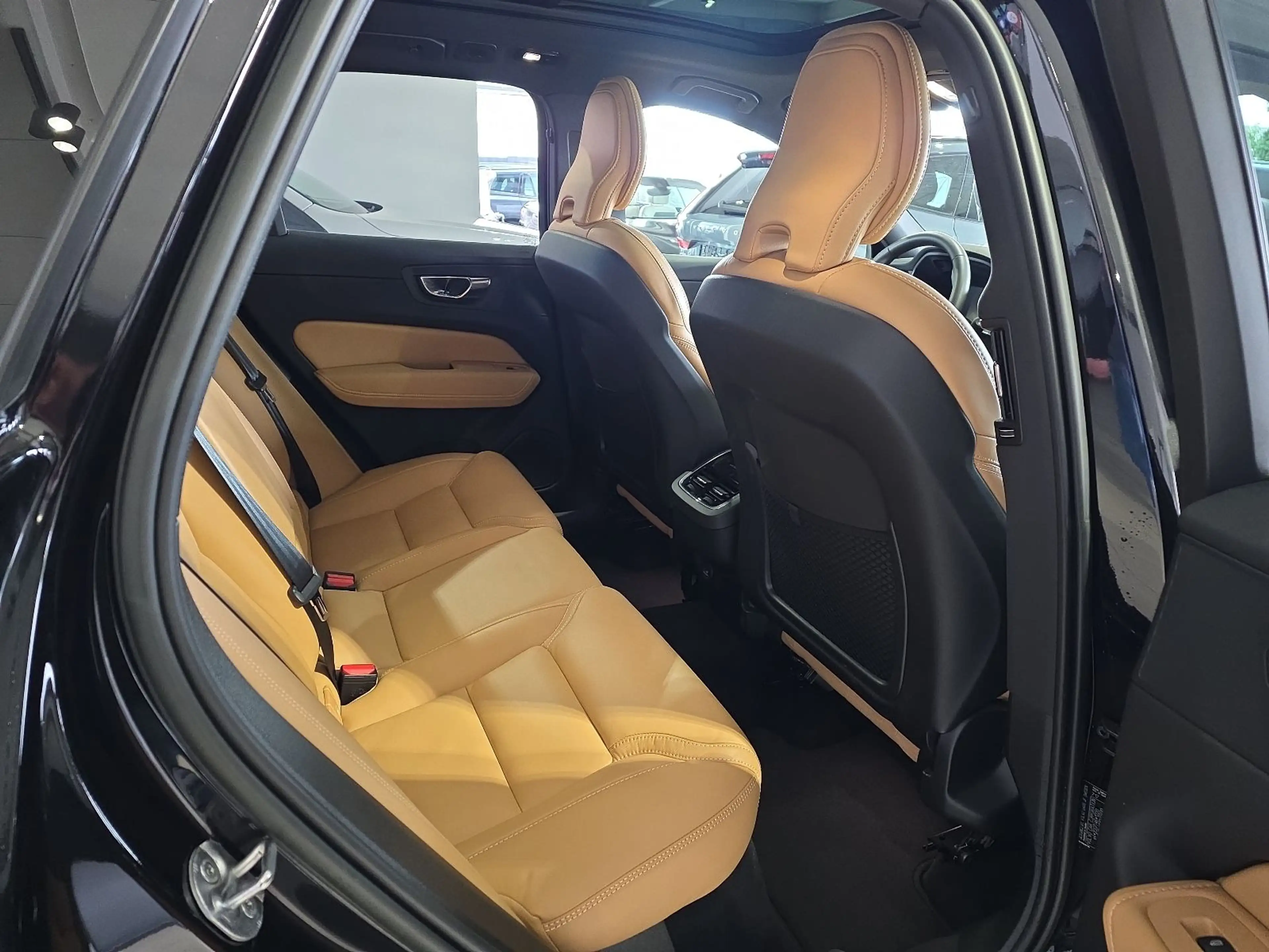 Volvo XC60 B5 (D) Ultimate Dark AWD Massage 360° Pano — photo 13