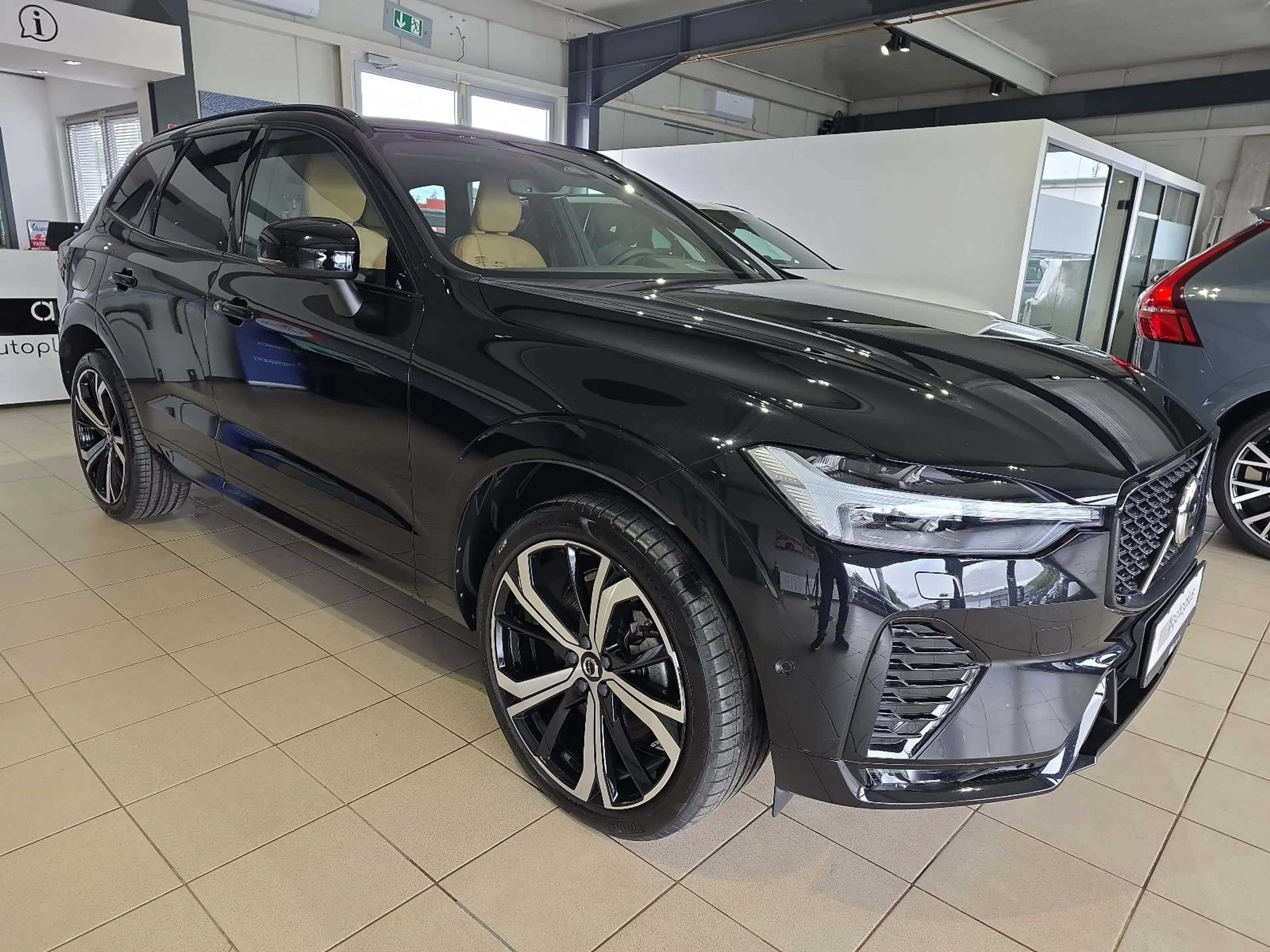 Volvo XC60 B5 (D) Ultimate Dark AWD Massage 360° Pano — photo 5