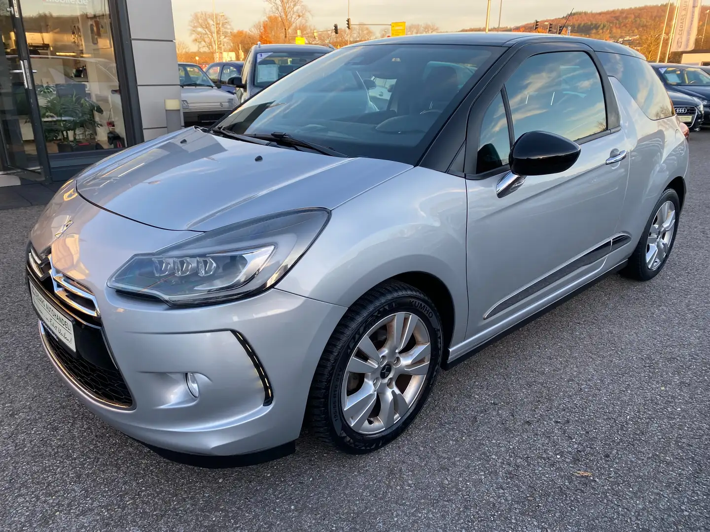 Citroen DS3 110 SoChic Full-LED Navi Kamera Sitzheizung Grau - 1