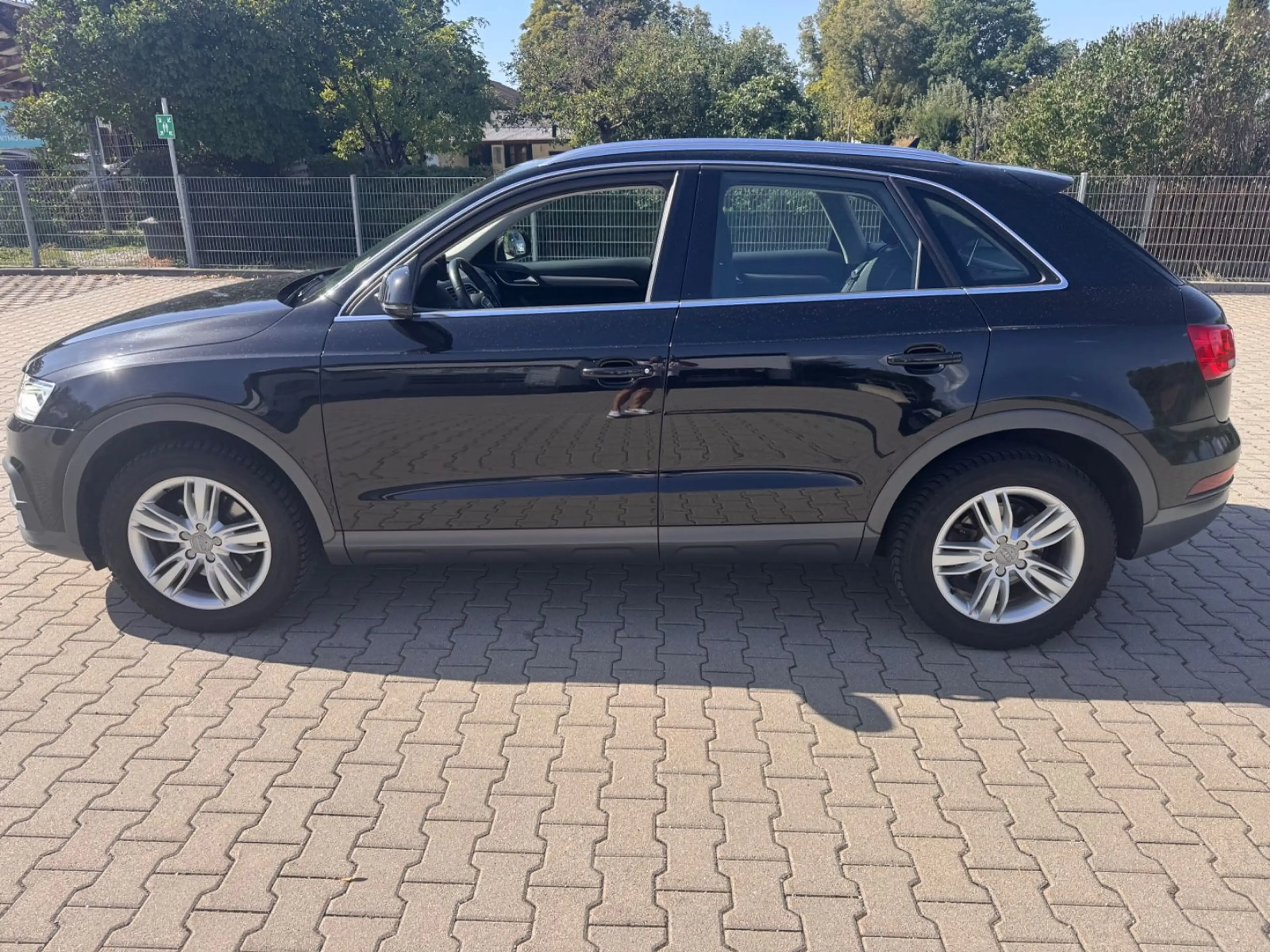Audi Q3 design 2,0TDI NAVIGATION PDC XENON — photo 2