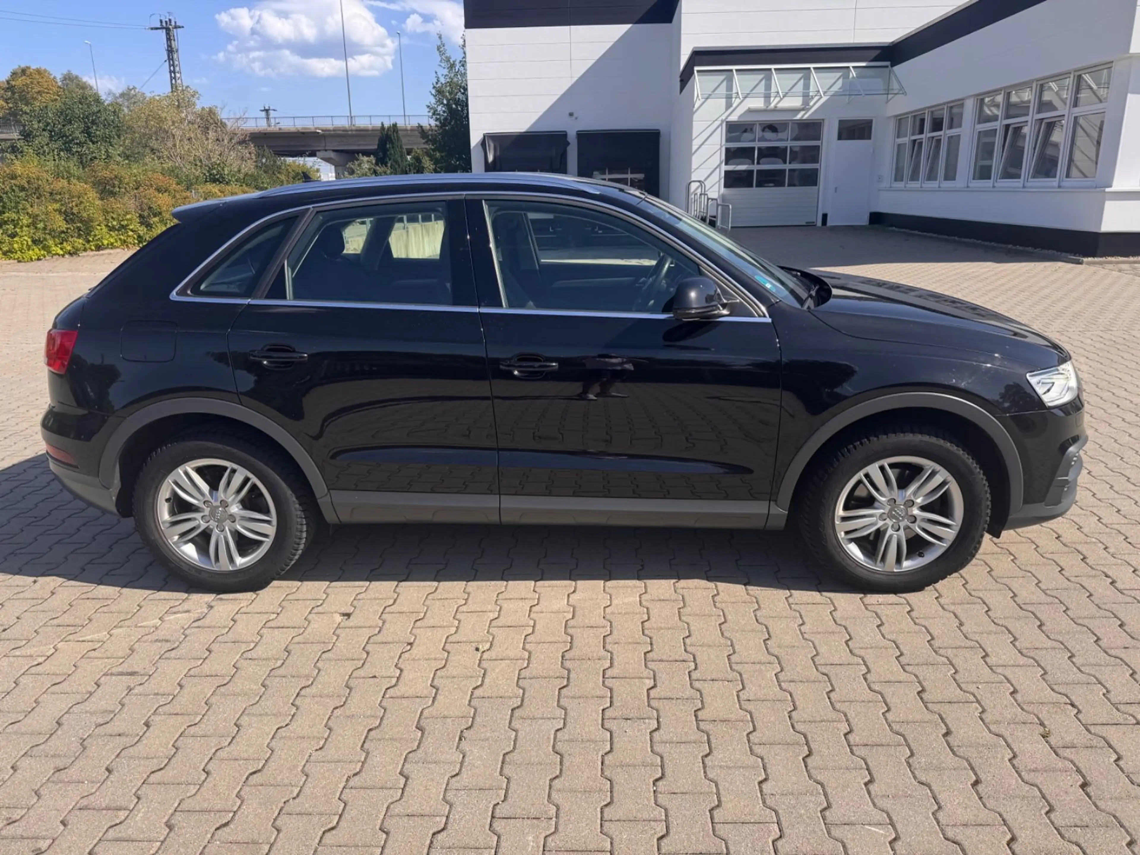 Audi Q3 design 2,0TDI NAVIGATION PDC XENON — photo 6