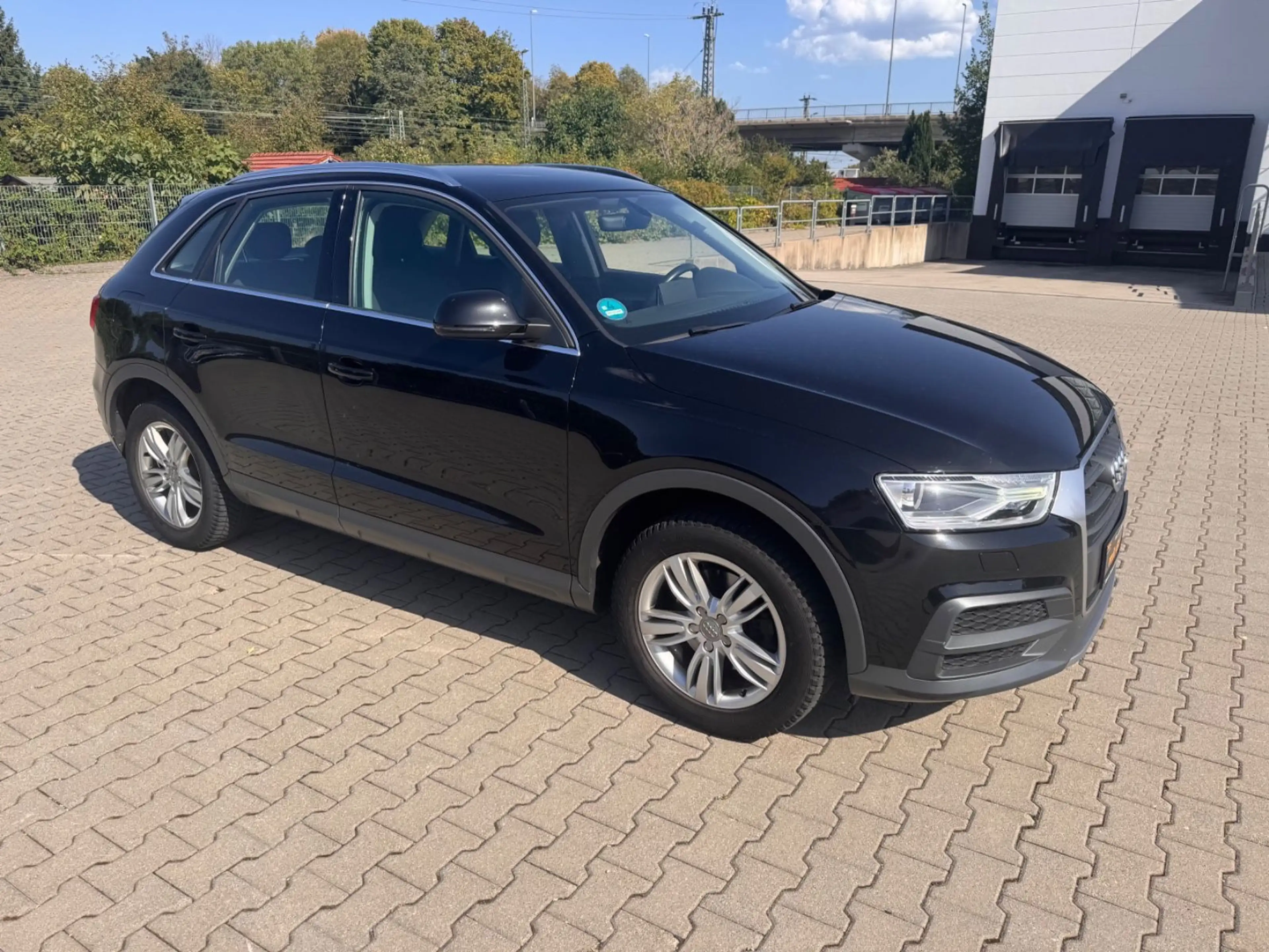 Audi Q3 design 2,0TDI NAVIGATION PDC XENON — photo 7