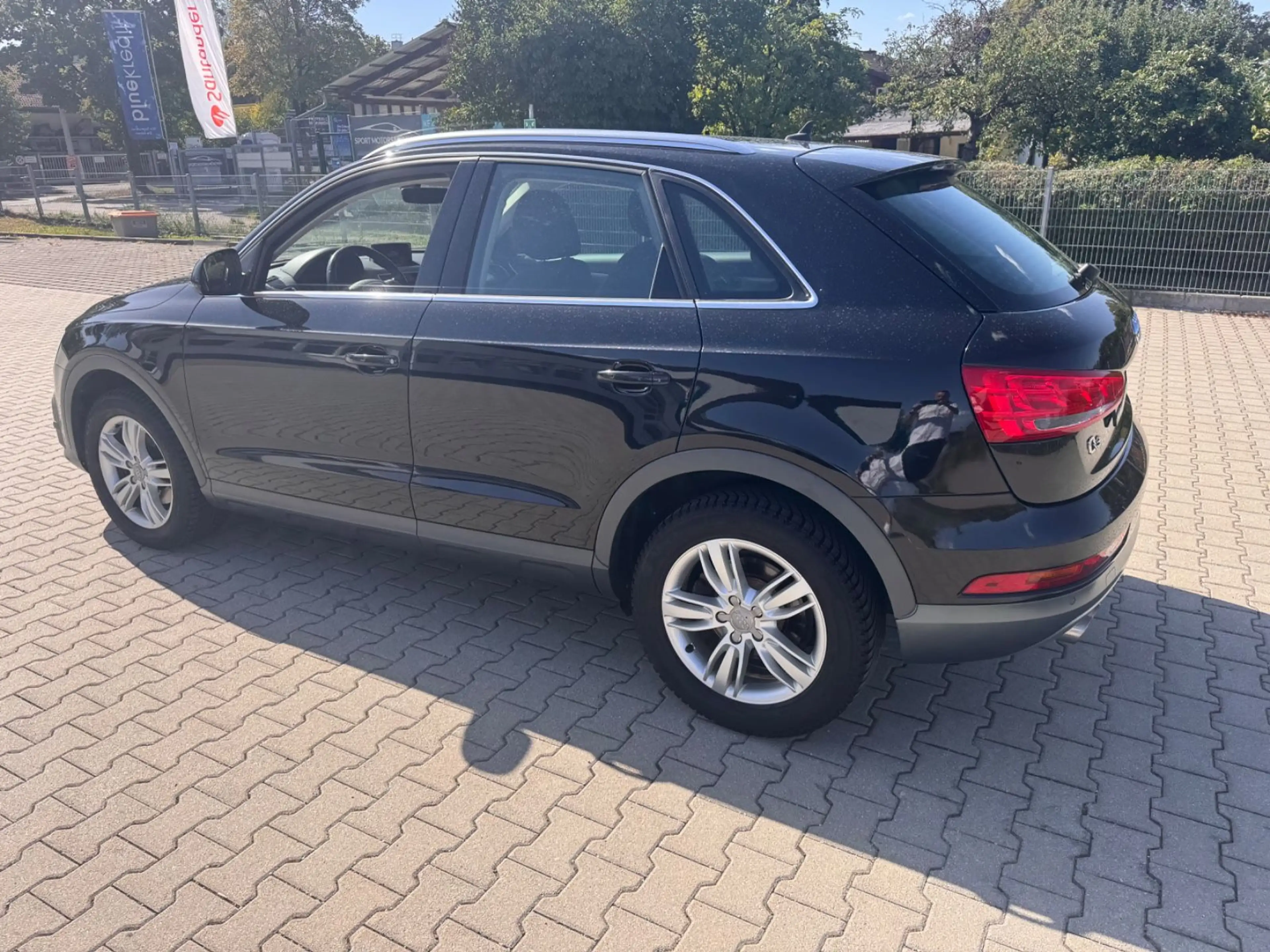 Audi Q3 design 2,0TDI NAVIGATION PDC XENON — photo 3