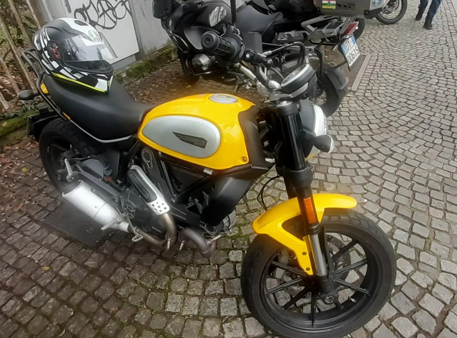 Ducati Scrambler 800 Žlutá - 2