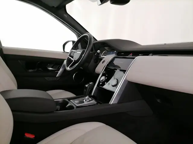 Land Rover Discovery Sport view 10