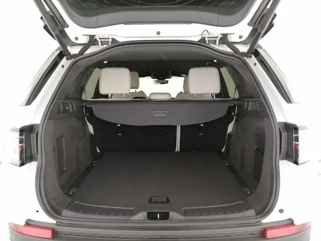 Land Rover Discovery Sport view 11