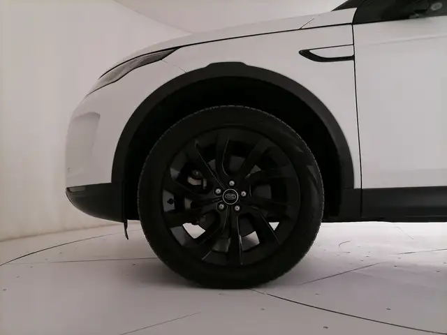 Land Rover Discovery Sport view 9