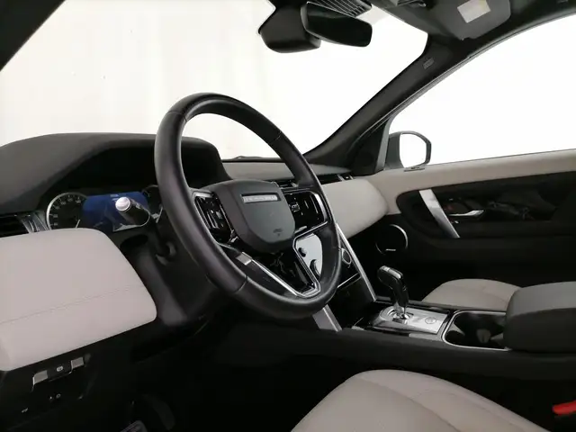 Land Rover Discovery Sport view 13