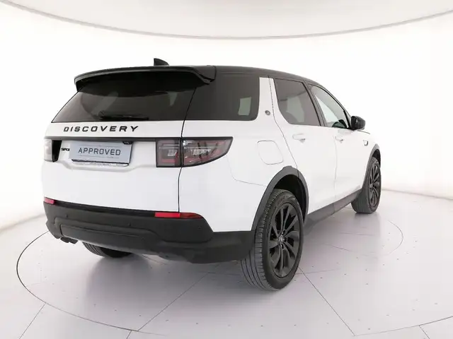 Land Rover Discovery Sport view 2