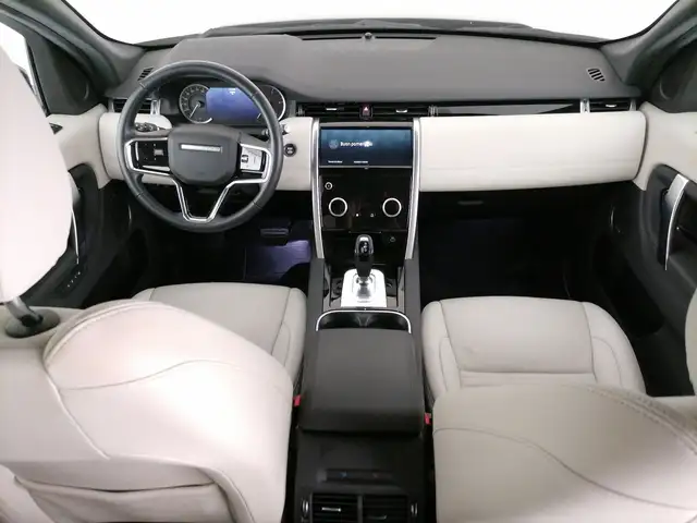 Land Rover Discovery Sport view 5