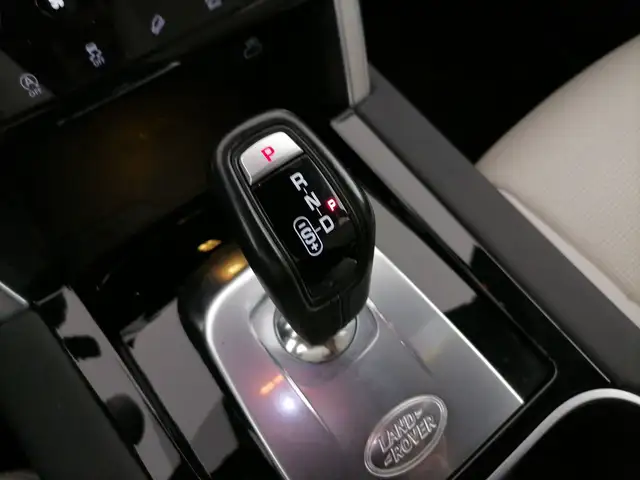 Land Rover Discovery Sport view 15