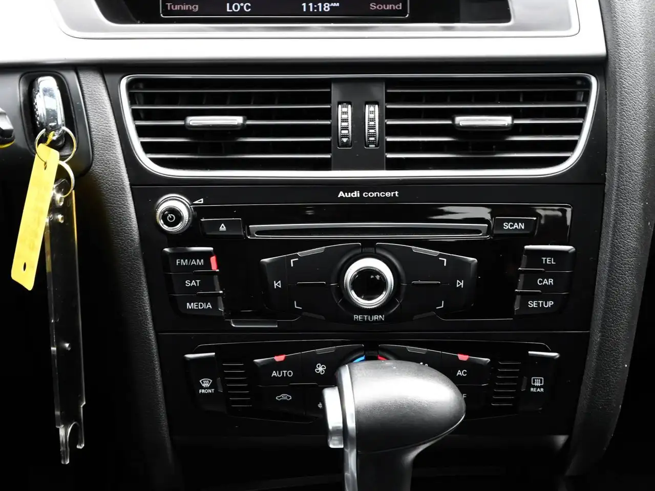 Audi A4 photo Audi A4