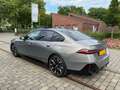 BMW i5 M60 met alle opties o.a. Bowers & Wilkins Grijs - thumbnail 3