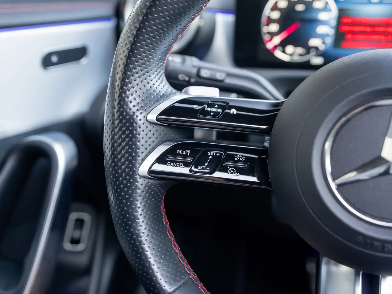 Mercedes-Benz CLA CLA180 AMG-LINE/PANO DAK/CAMERA/ZETELVERWARMING/ADAP CRUISE CONTROL/FACELIFT MODEL/APPLE CARPLAY, миниатюра 15