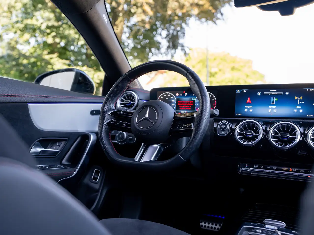 Mercedes-Benz CLA CLA180 AMG-LINE/PANO DAK/CAMERA/ZETELVERWARMING/ADAP CRUISE CONTROL/FACELIFT MODEL/APPLE CARPLAY, миниатюра 20